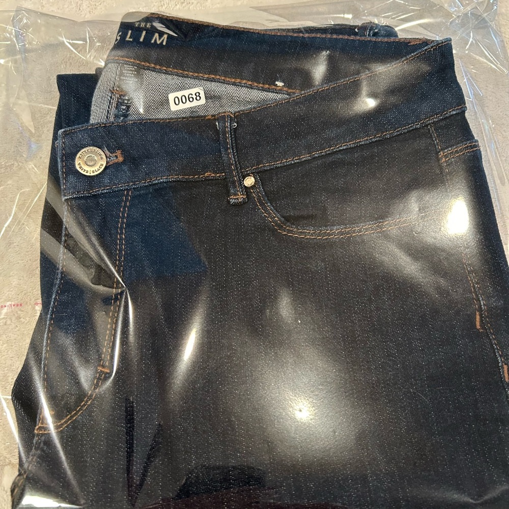 White Black Market “ the slim “ Jean size 8 - Picture 5 of 5
